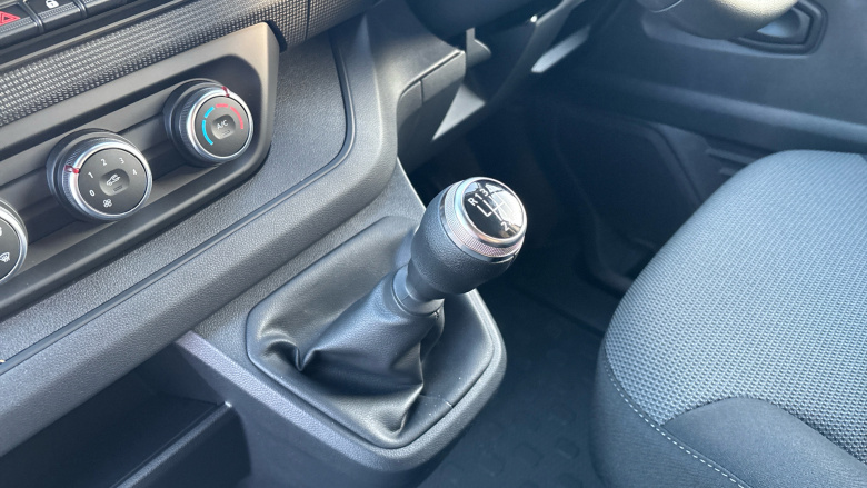 Nissan Primastar 30 L1 Diesel 2.0 dCi 150ps H2 Acenta Van